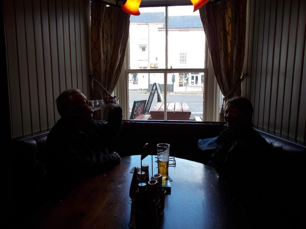 The White Lion Hotel Machynlleth Eksteriør bilde